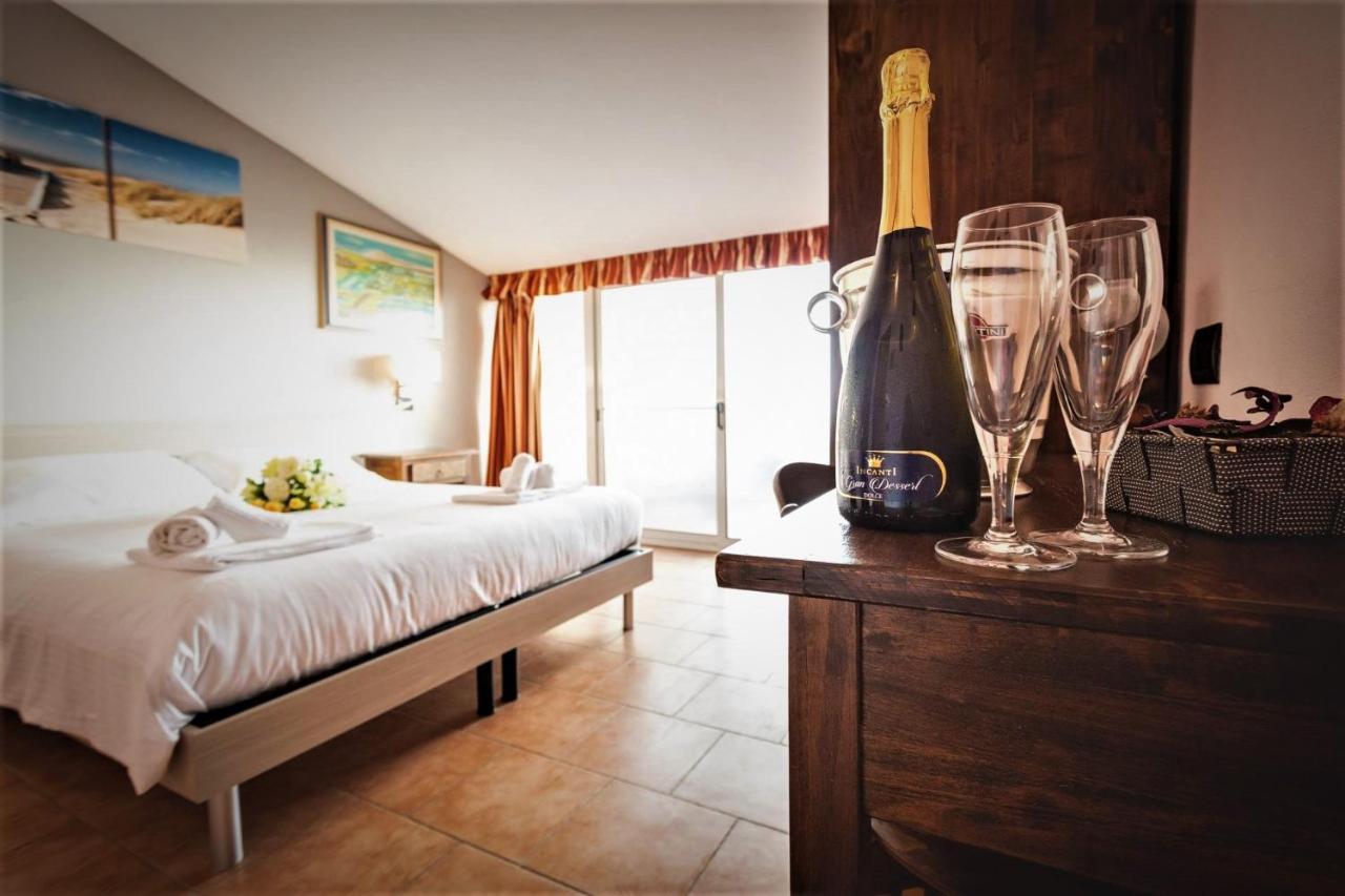 Hotel Villa Paradiso ริปาร์เบลลา ภายนอก รูปภาพ