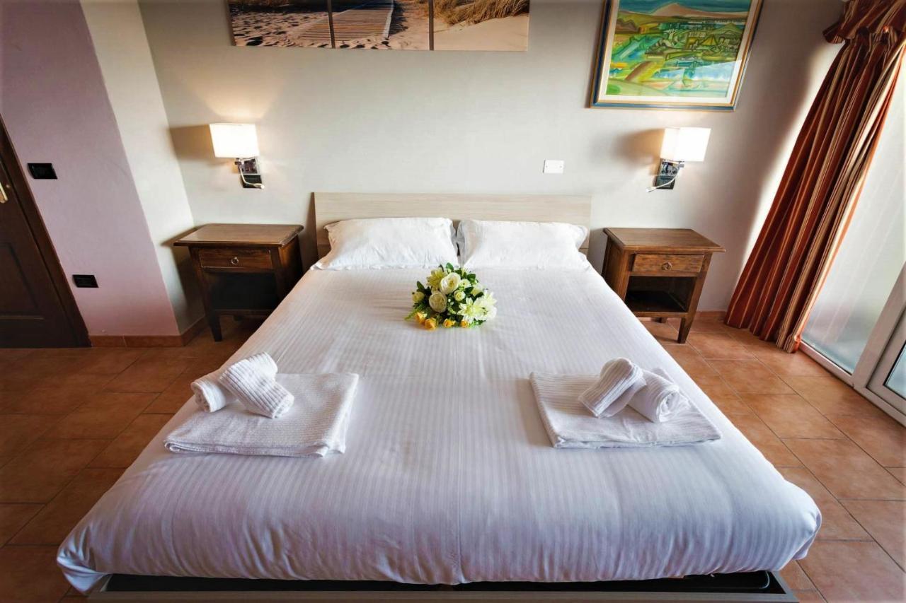Hotel Villa Paradiso ริปาร์เบลลา ภายนอก รูปภาพ