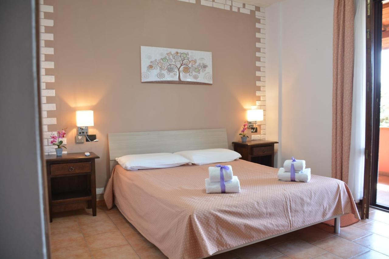Hotel Villa Paradiso ริปาร์เบลลา ภายนอก รูปภาพ
