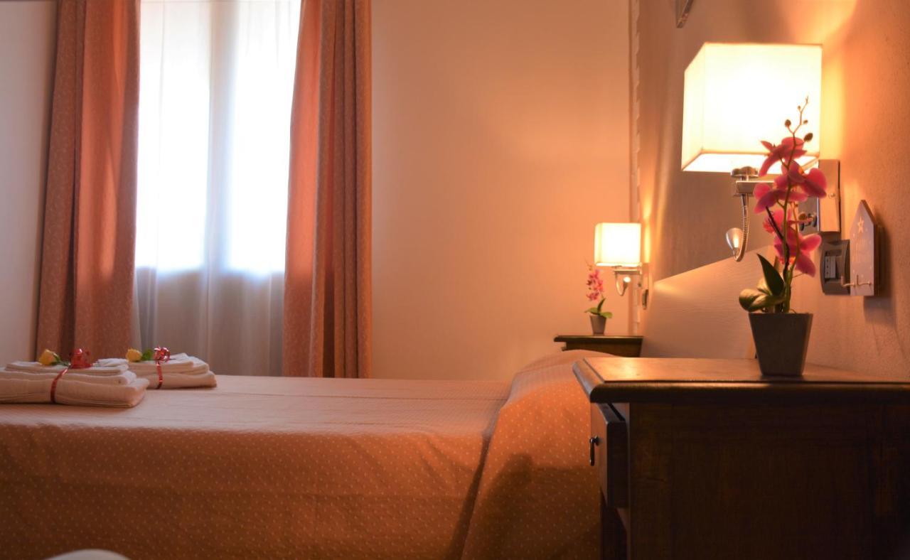Hotel Villa Paradiso ริปาร์เบลลา ภายนอก รูปภาพ